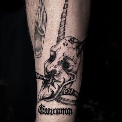 Unicorn skull with noose - Cinnamon