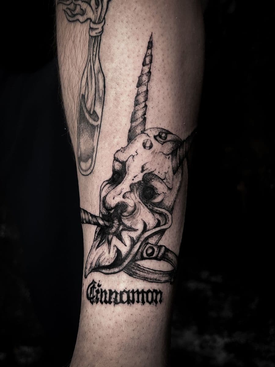 Unicorn skull with noose - Cinnamon