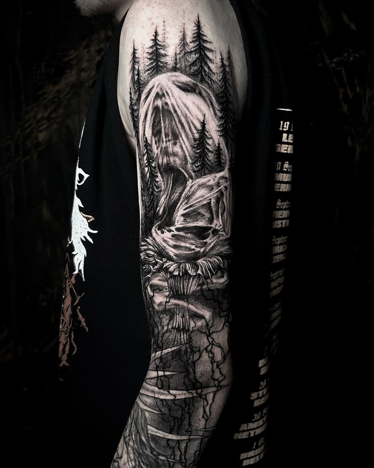 The sleeve got a new part inspired by the band @corpsfleu...
